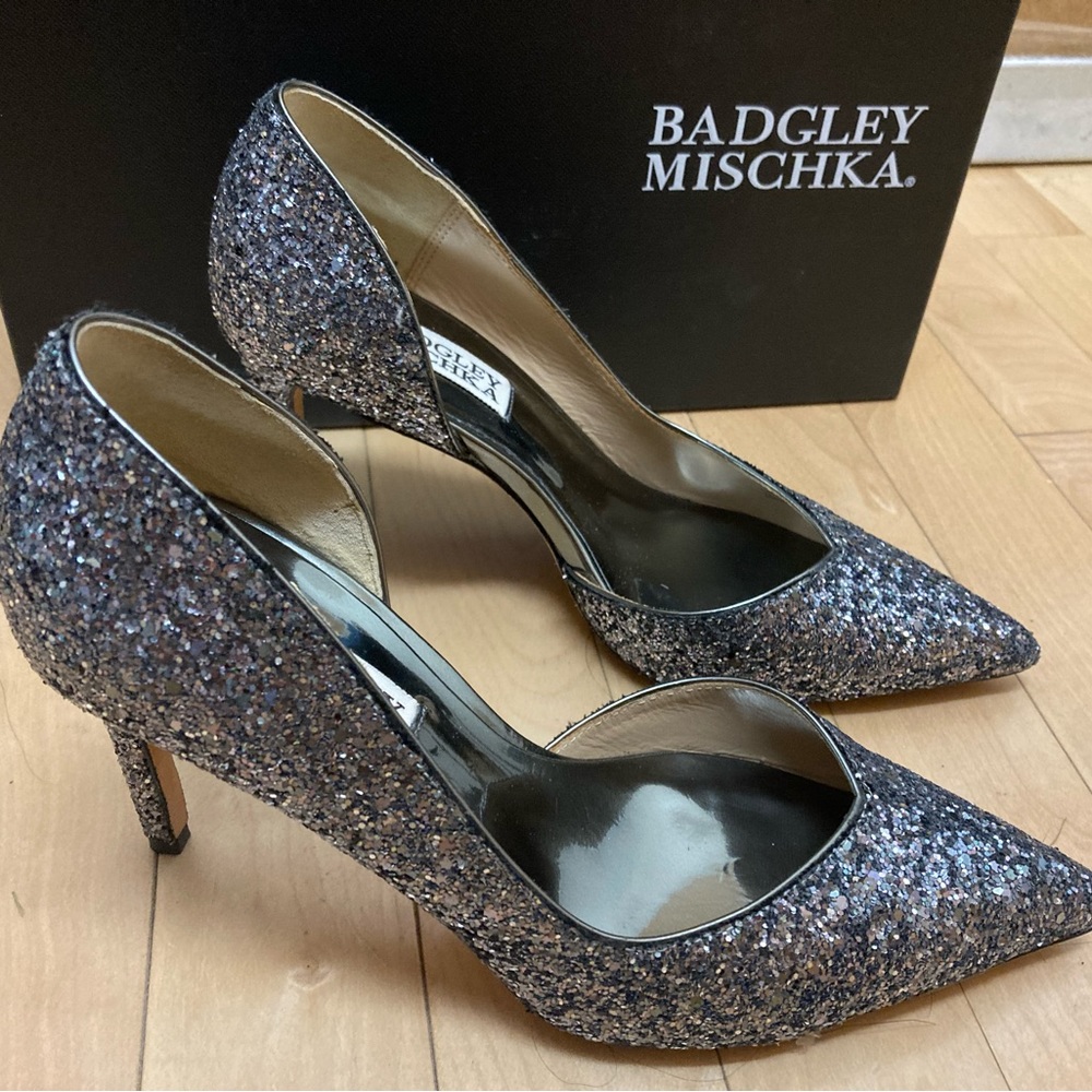 Sparkle, glitter pumps. Perfect for parties, galas, weddings, etc. Worn once.